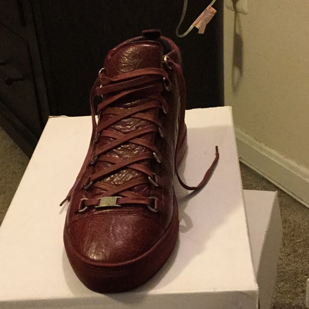 Sneakers - Picture 3 of 5